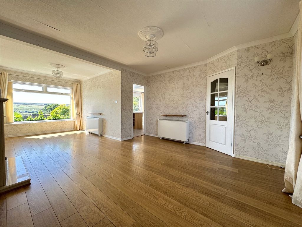 Property photo 2 of 23 Open Plan Lounge