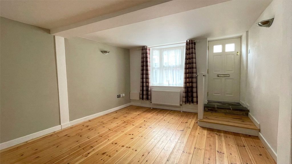 Property photo 2 of 11 Picture No. 12