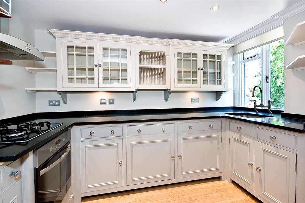 Property photo 2 of 9 Kitchen
