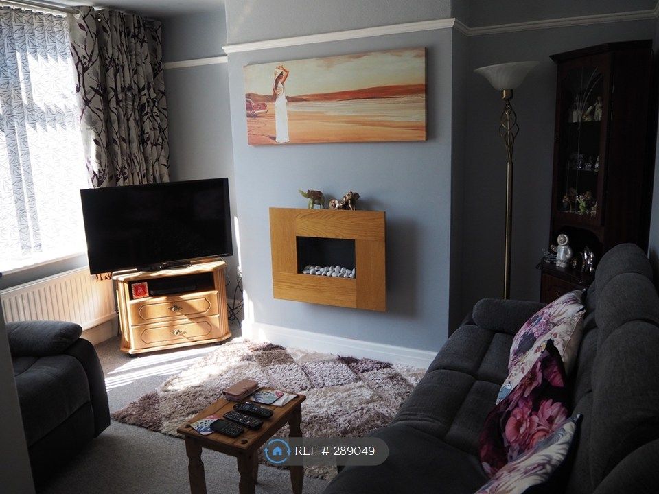 Property photo 2 of 11 Living Room