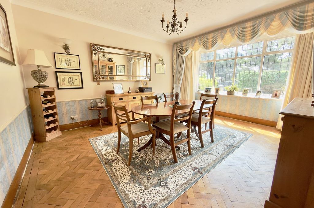 Property photo 3 of 34