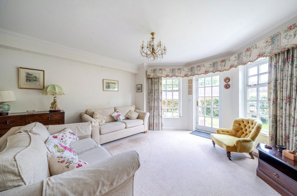 Property photo 3 of 13 Sitting Room