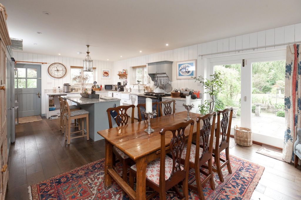 Property photo 3 of 20 Kitchen/Dining Room
