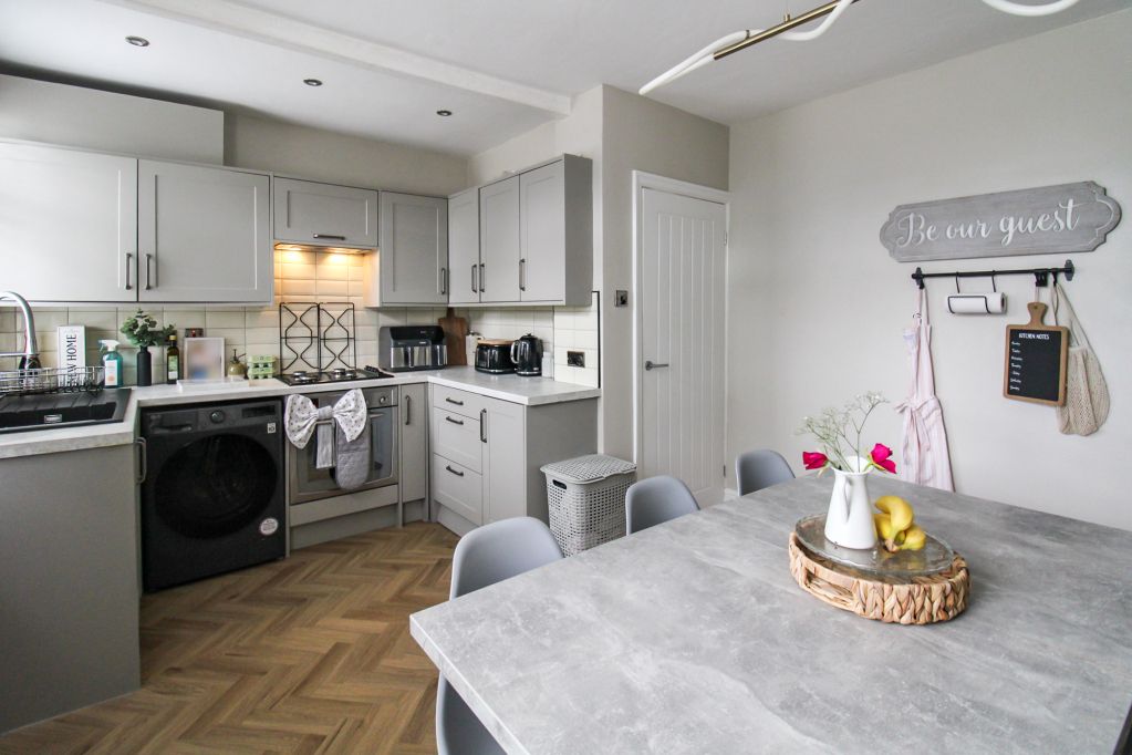 Property photo 3 of 10 Dining Kitchen