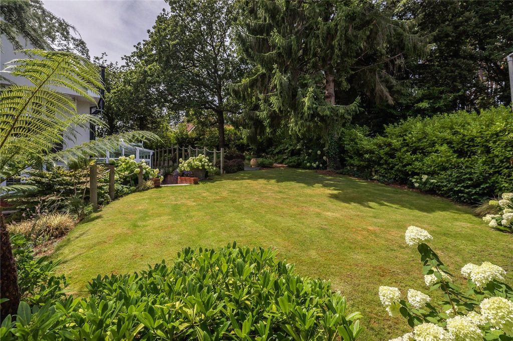Property photo 2 of 44 Garden
