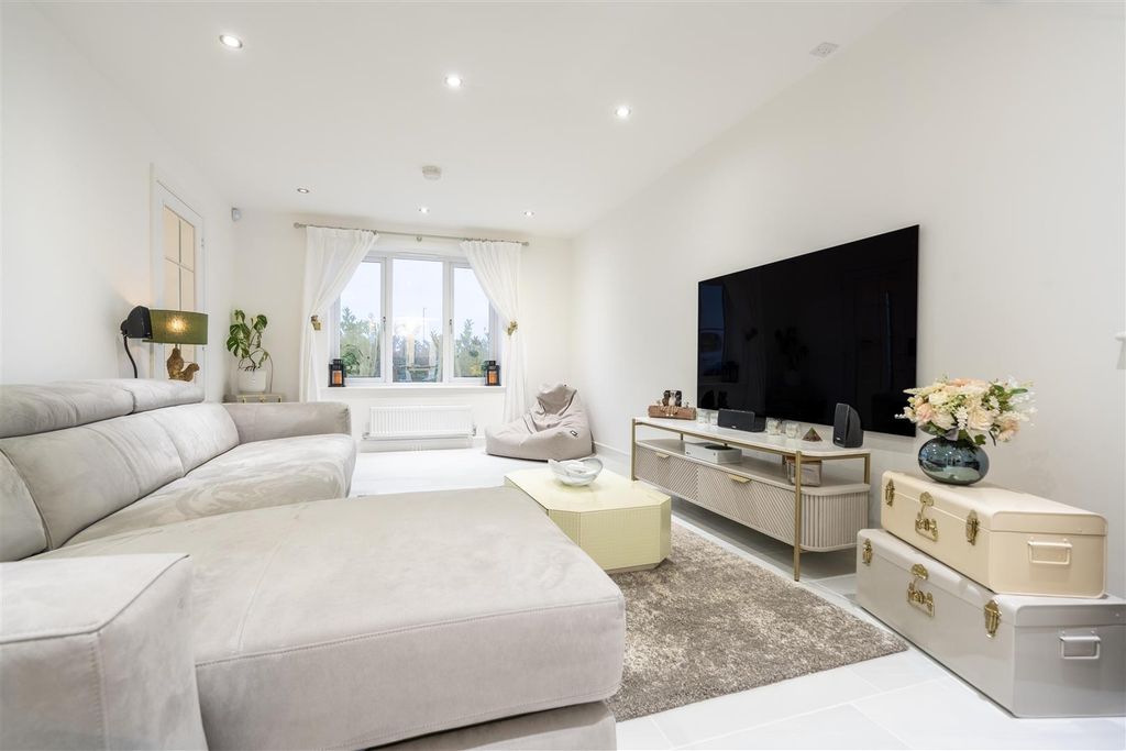 Property photo 2 of 12 Living Room