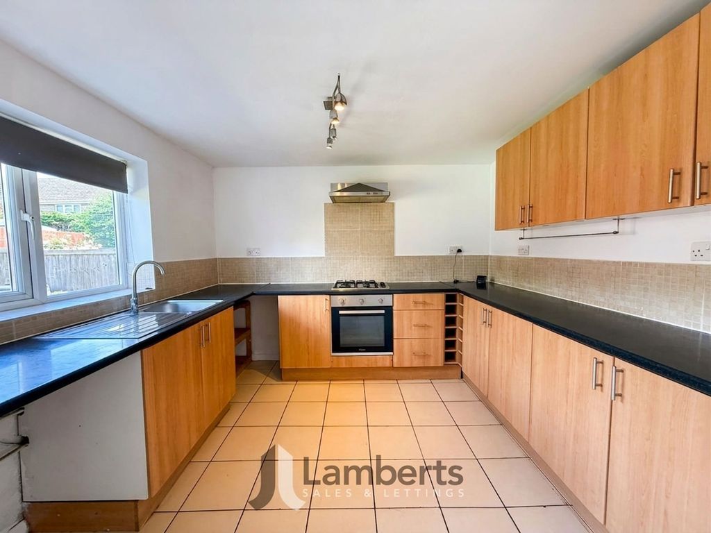 Property photo 3 of 20 Kitchen