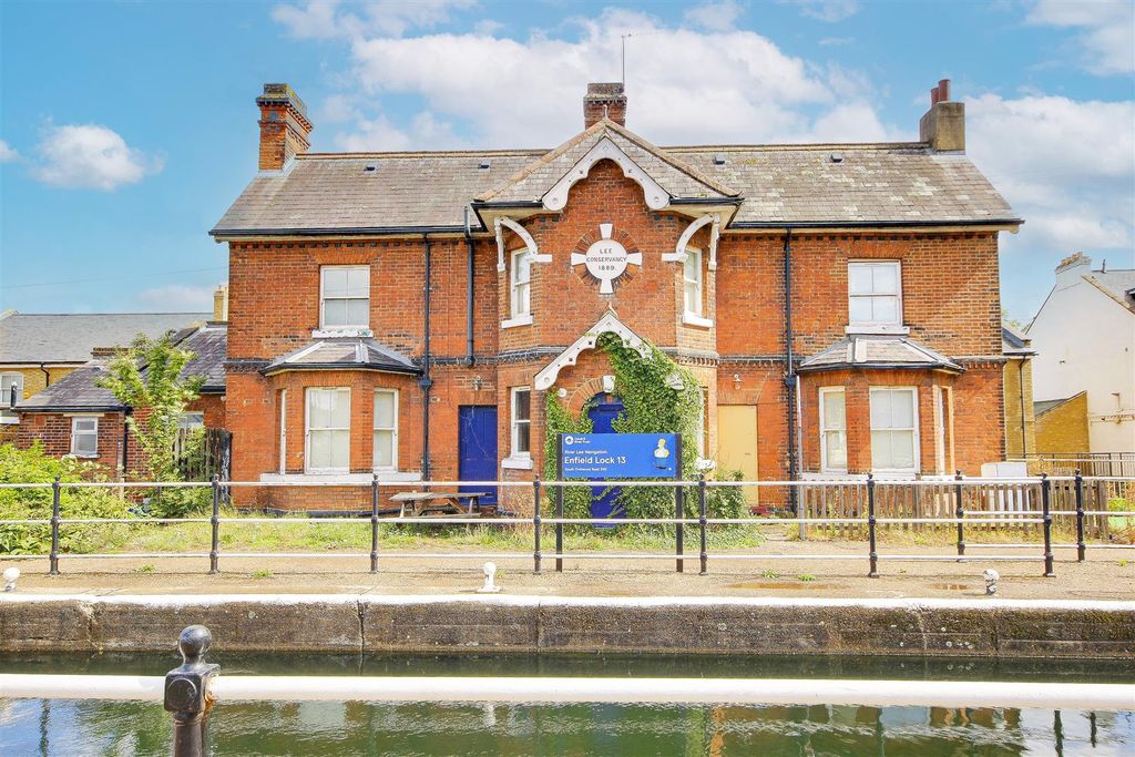 Property photo 1 of 12