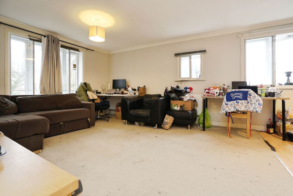 Property photo 2 of 20