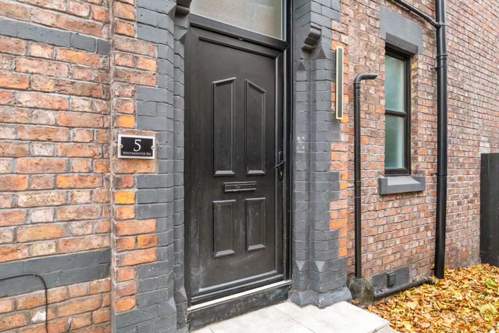 Property photo 2 of 32