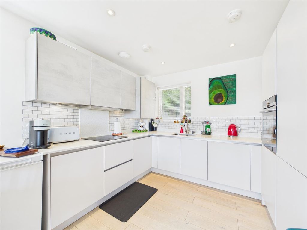 Property photo 3 of 16 Cam01563G0-Pr0225-Still015.Jpg