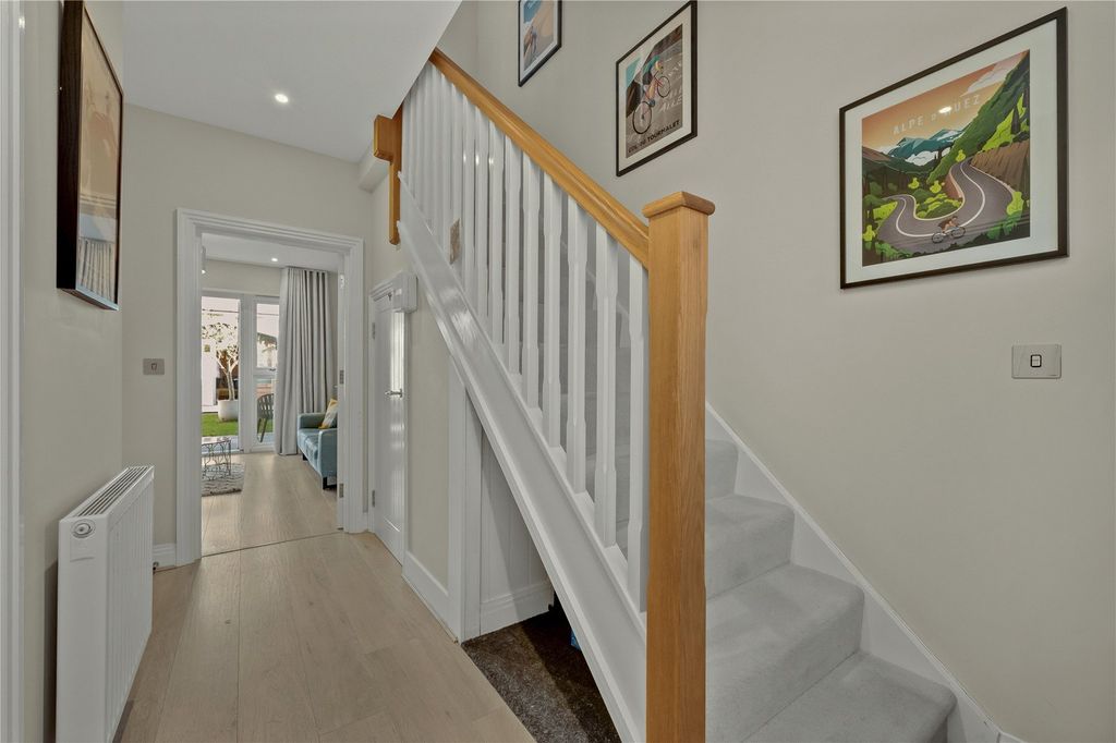 Property photo 2 of 10 Hallway