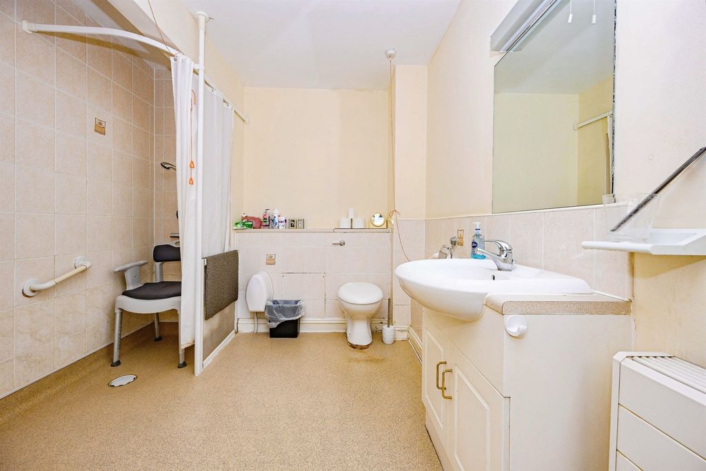 Property photo 3 of 11