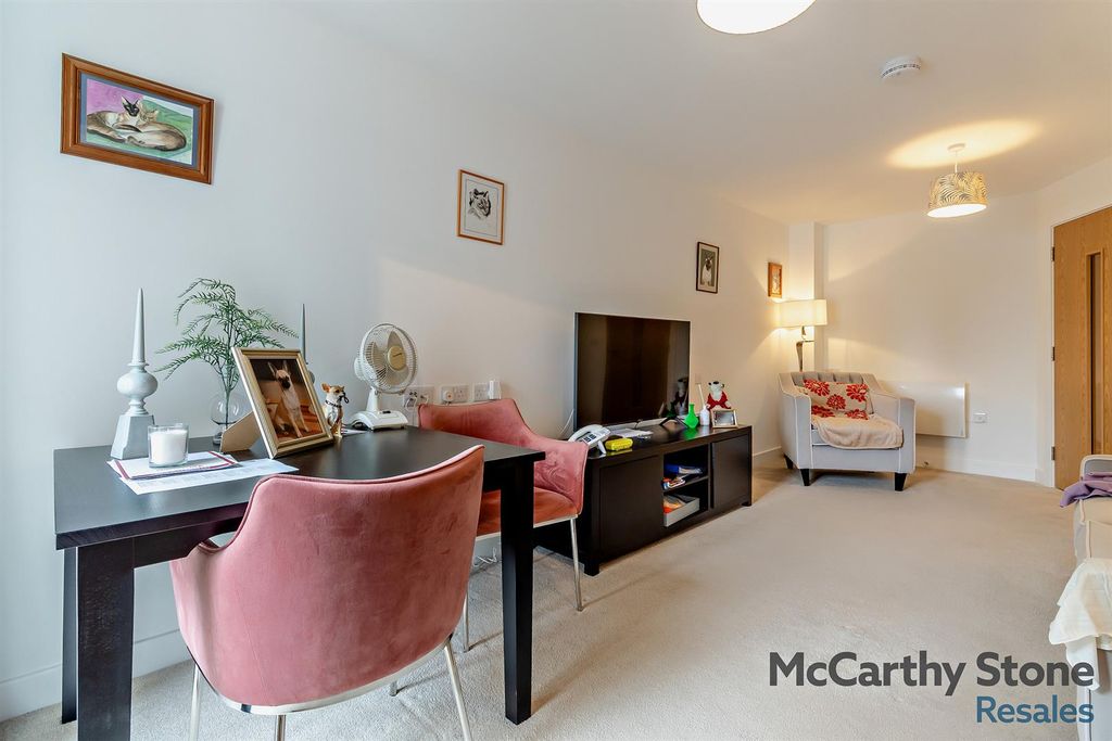 Property photo 3 of 33 8654114-Interior13-800.Jpg