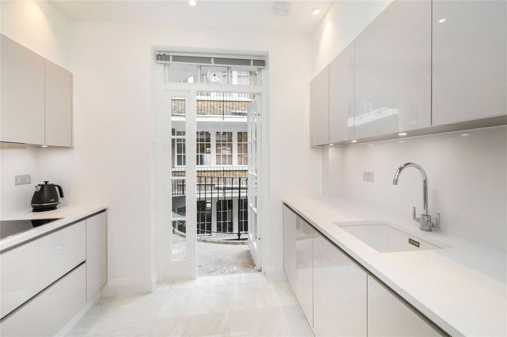 Property photo 3 of 10 Picture No. 04