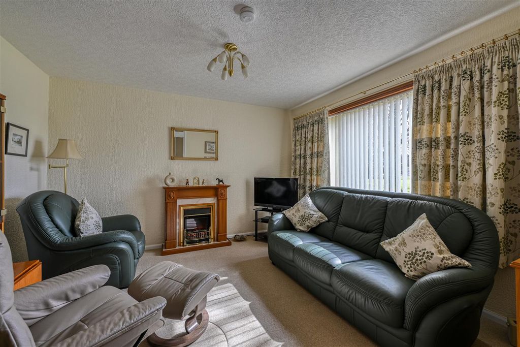 Property photo 2 of 10 Lounge