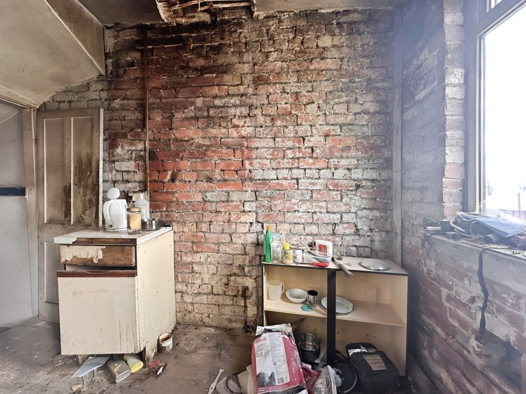 Property photo 3 of 7 Kitchen