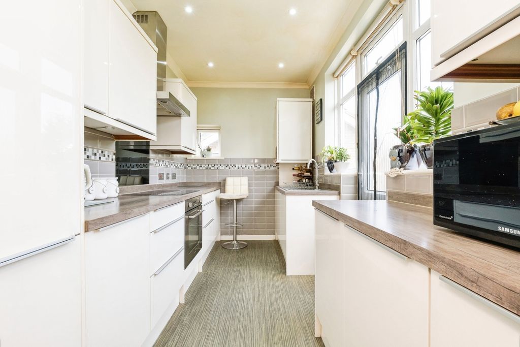 Property photo 3 of 19 Pbox-Img.Jpg
