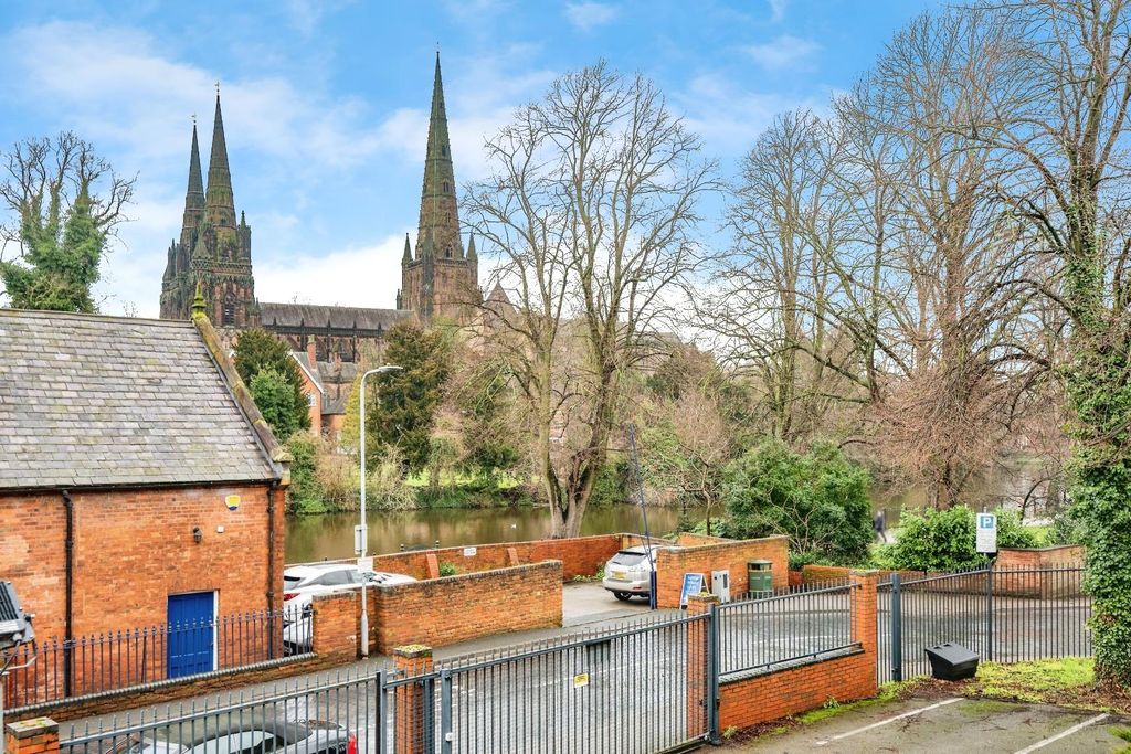 Property photo 1 of 25 8Minstercourt-14.Jpg