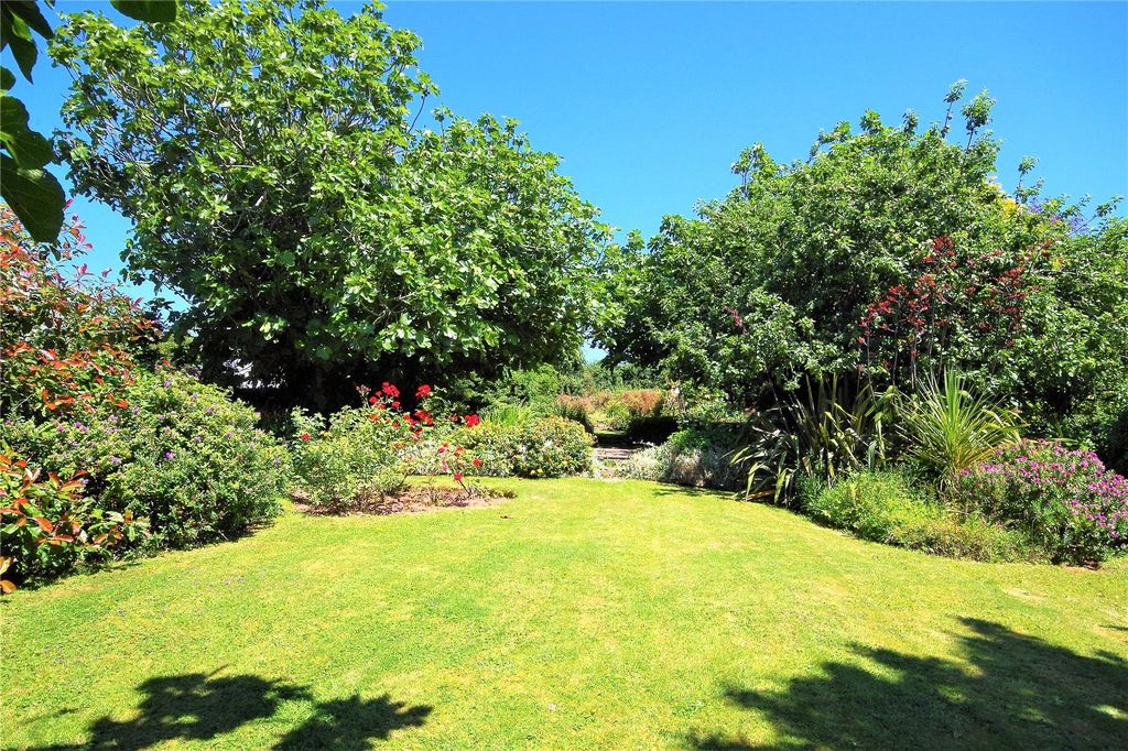 Property photo 2 of 10 Gardens