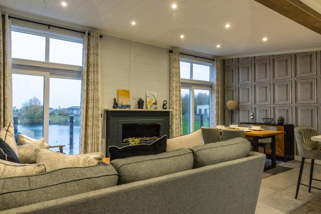 Property photo 1 of 27