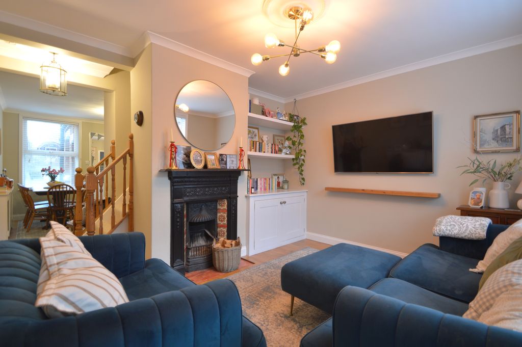 Property photo 2 of 17