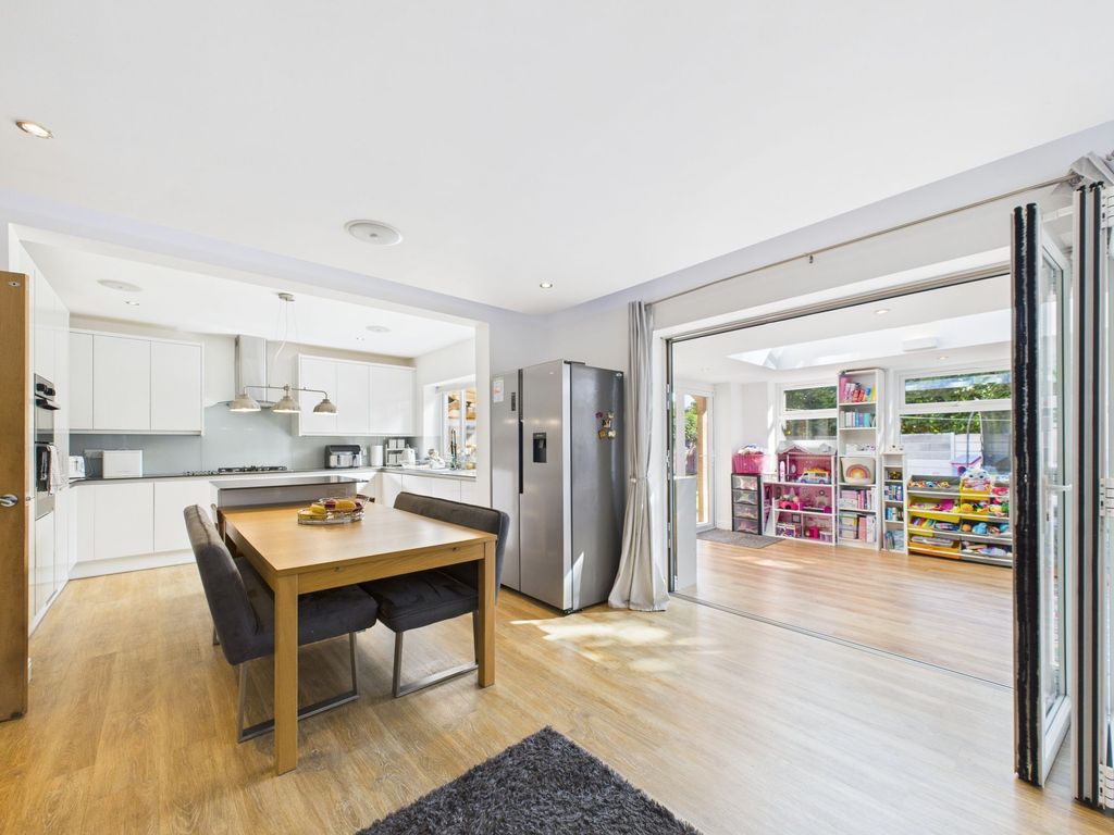 Property photo 3 of 35