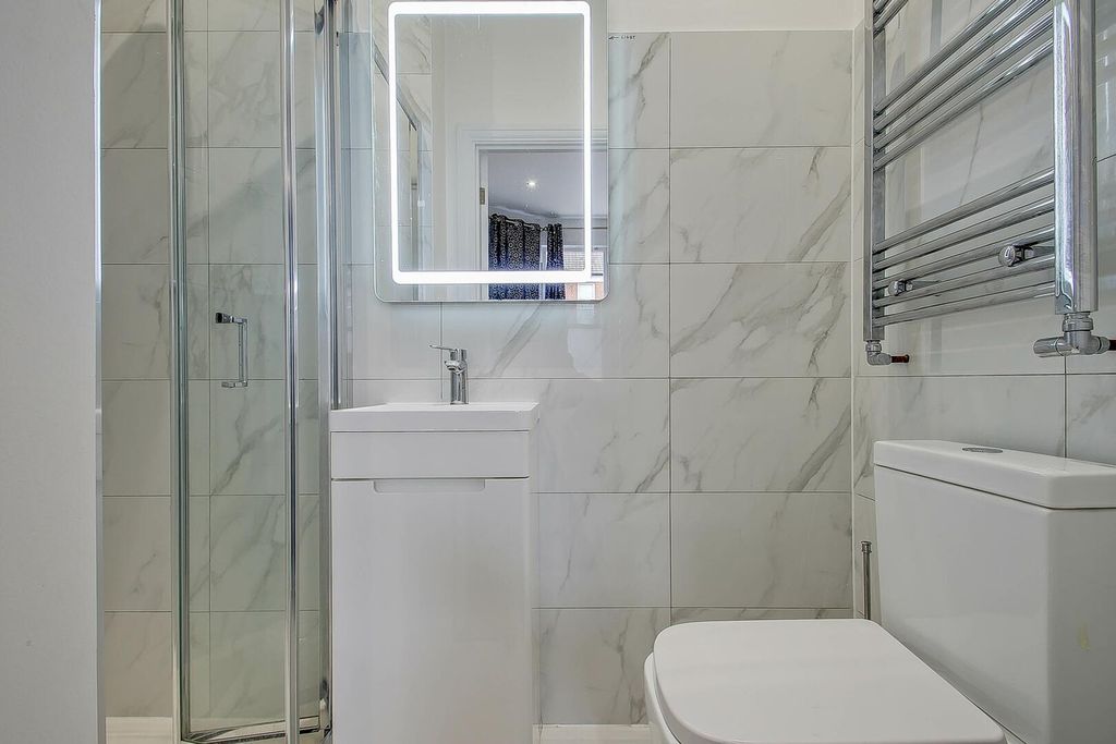 Property photo 3 of 27 Bathroom