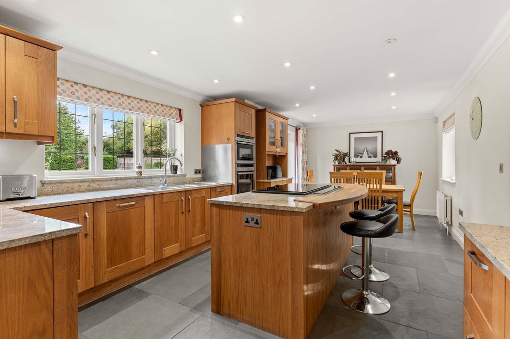 Property photo 2 of 61