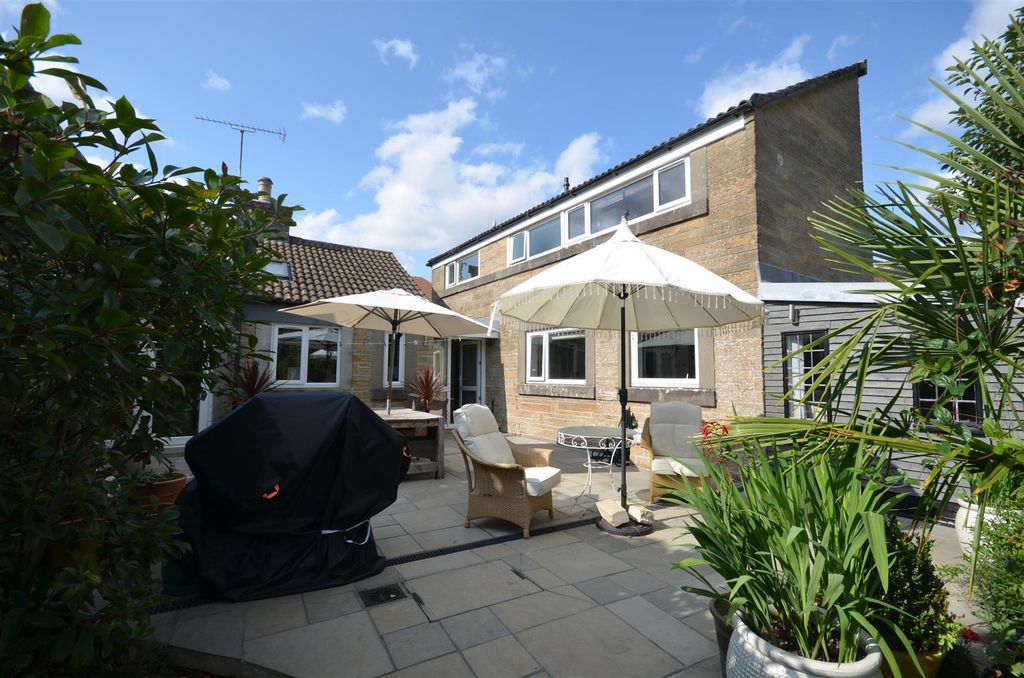 Property photo 1 of 10 Side