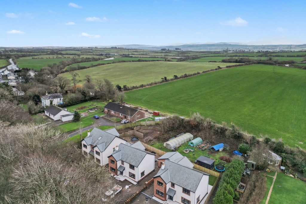 Property photo 2 of 26