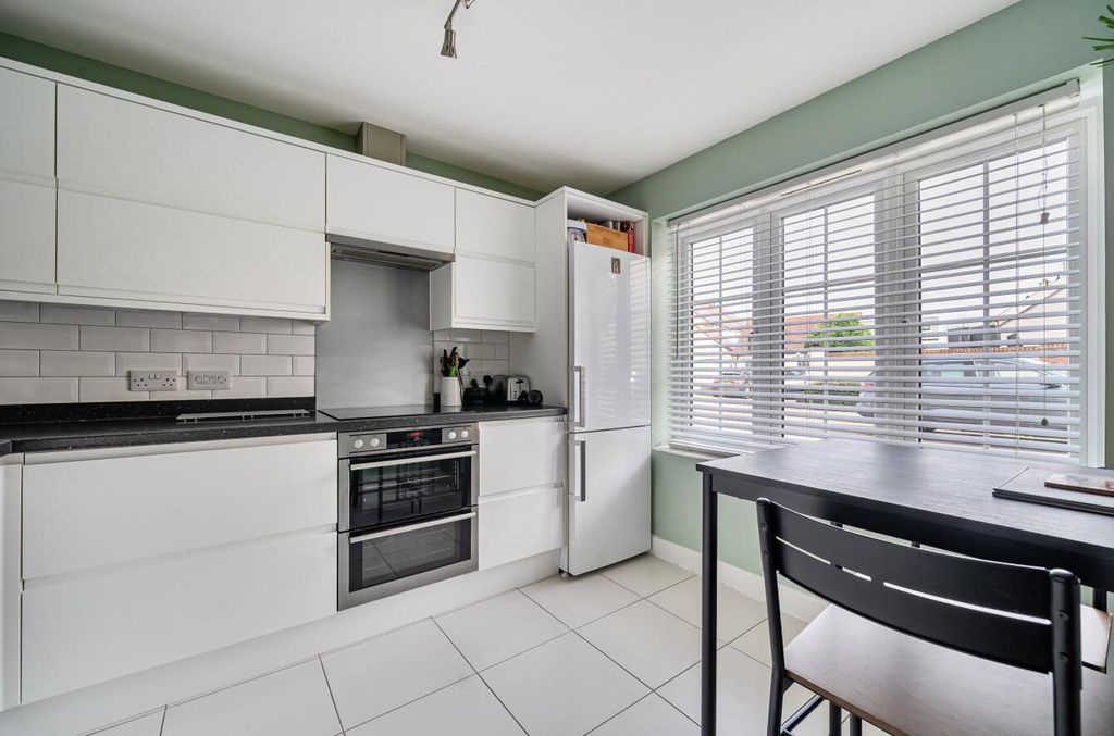 Property photo 2 of 16 Kitchen/Breakfast Rm