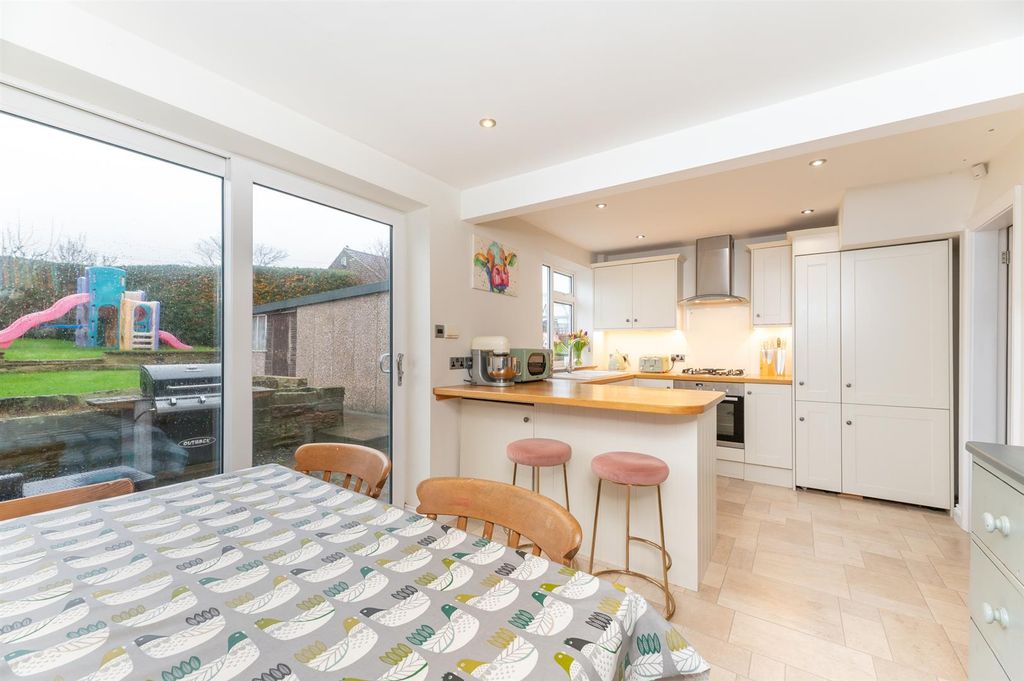 Property photo 2 of 28 Dining Kitchen