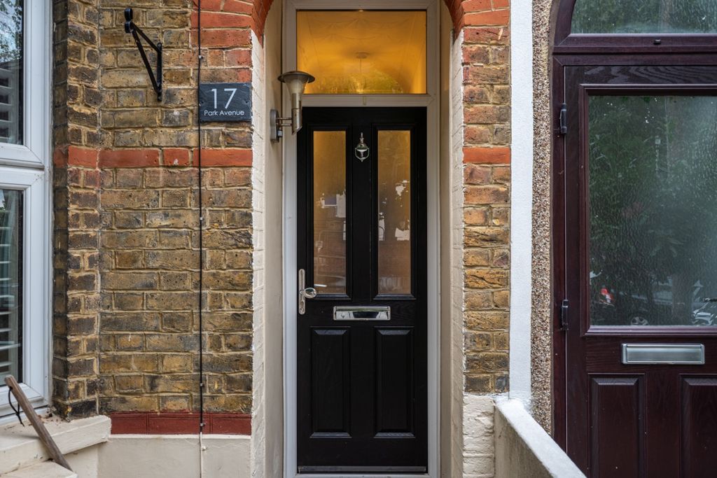 Property photo 2 of 20 5588762