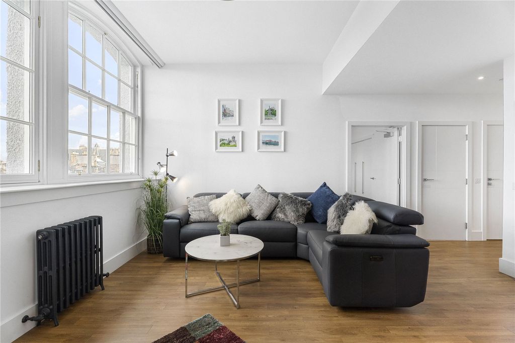 Property photo 2 of 24 Picture No. 17