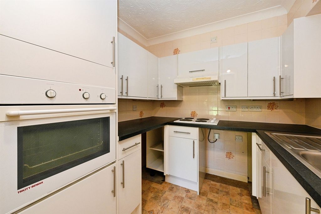 Property photo 3 of 16