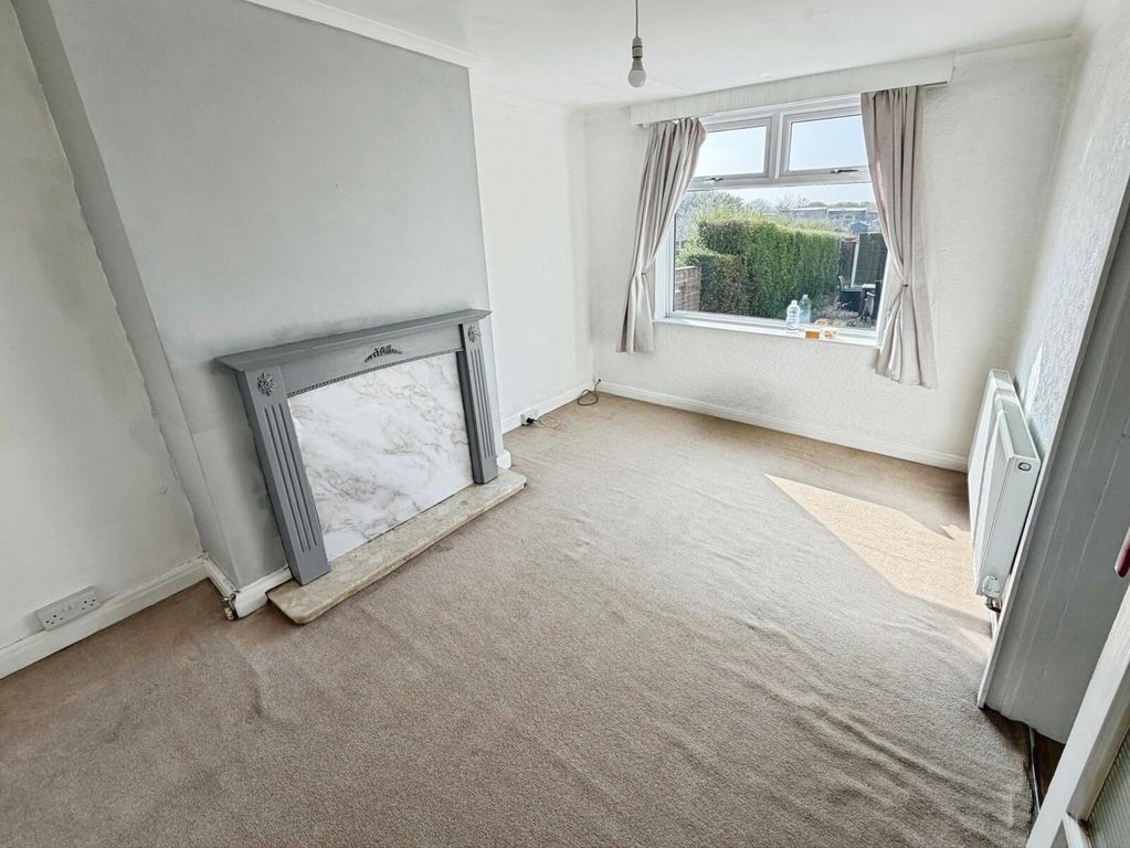 Property photo 3 of 10 Dining Room