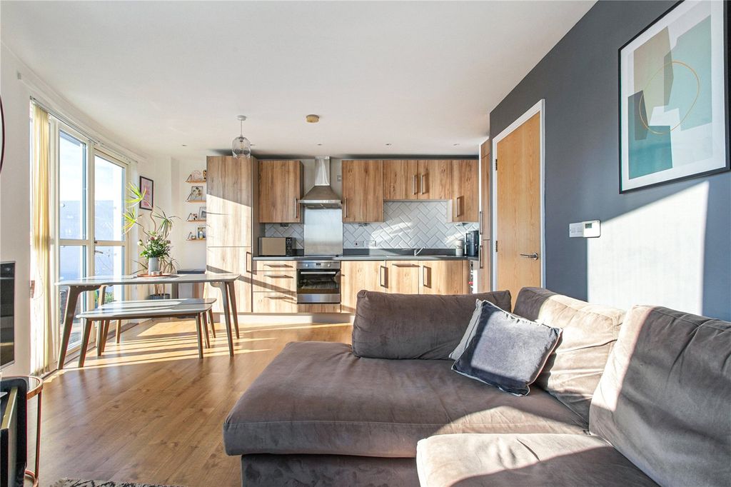 Property photo 2 of 13 Picture No. 11