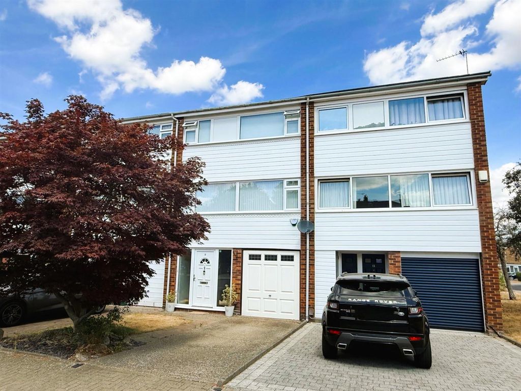 Property photo 1 of 17 9 Tandridge.Jpg