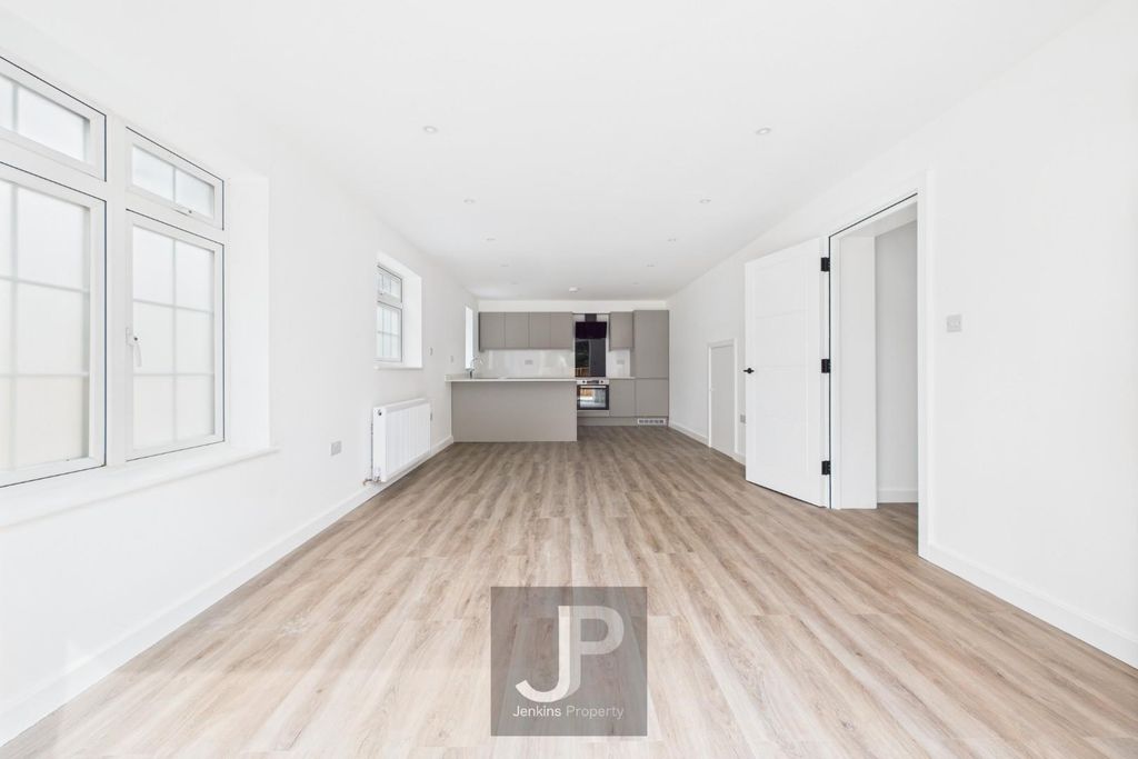 Property photo 2 of 12 Cam01632G0-Pr0203-Still057.Jpg