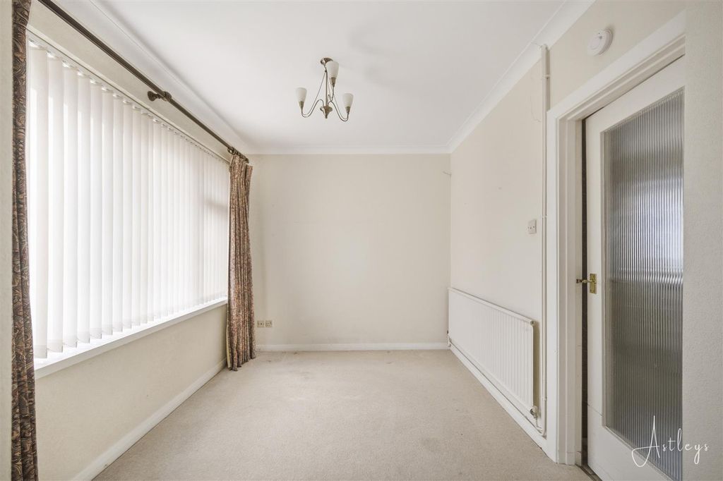 Property photo 3 of 19 Dining Room