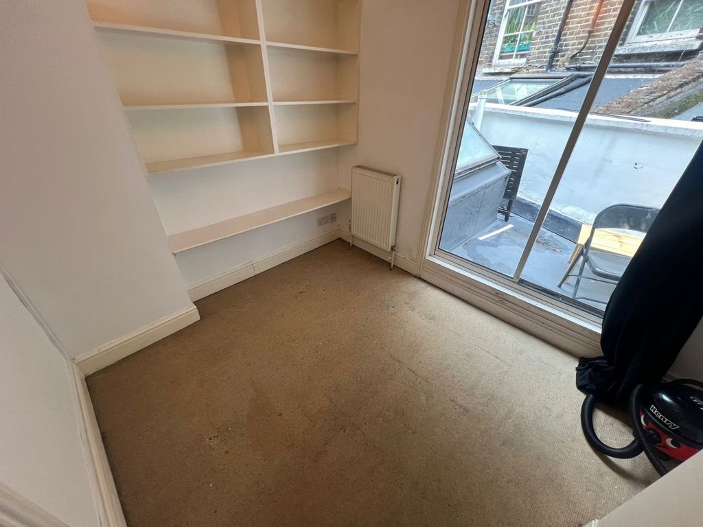 Property photo 3 of 11 Photo 9