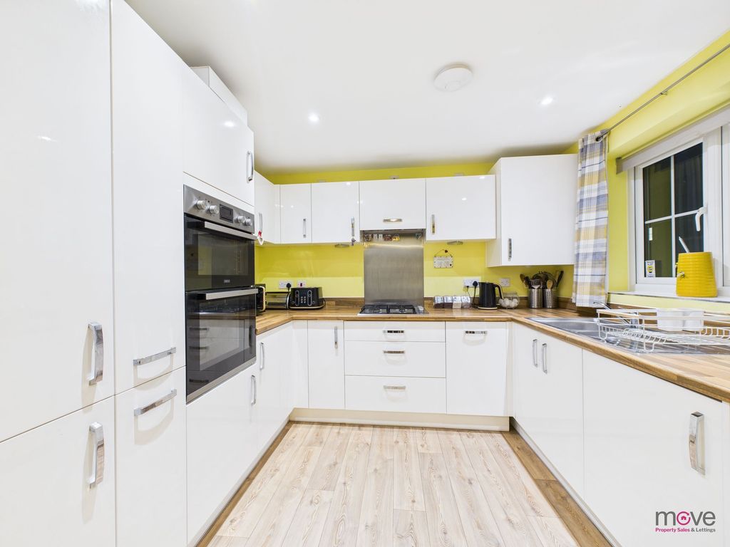 Property photo 2 of 40