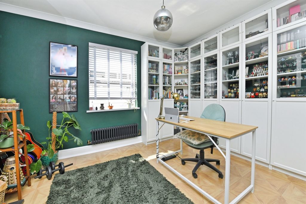 Property photo 2 of 17