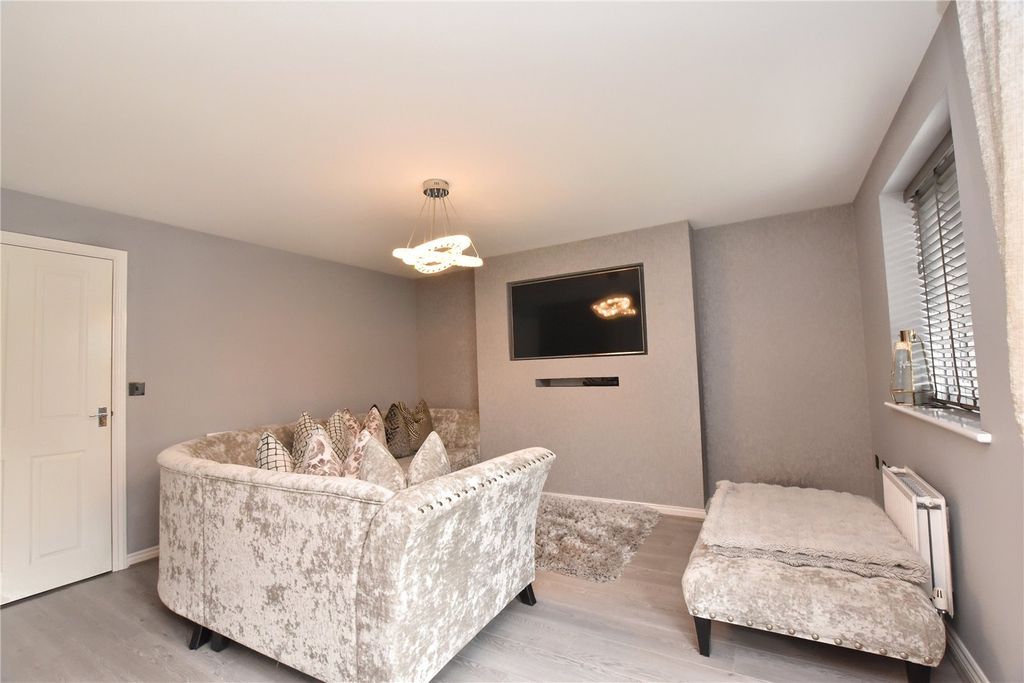 Property photo 1 of 25 Picture No. 05