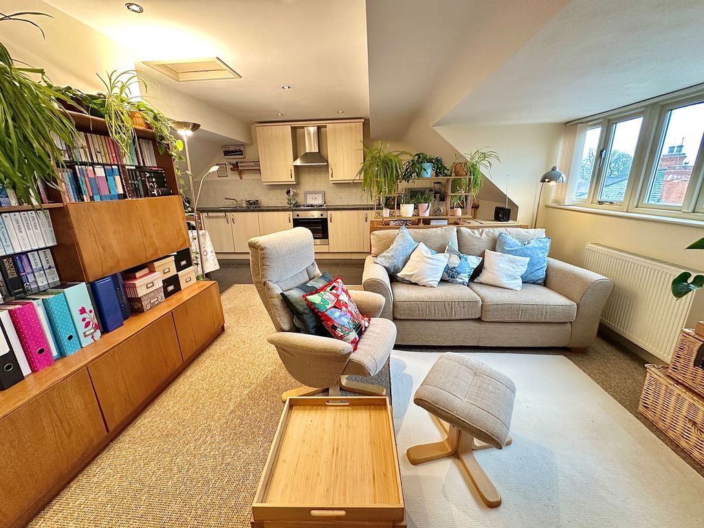 Property photo 2 of 21