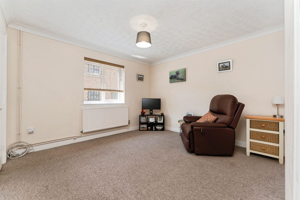 Property photo 3 of 14