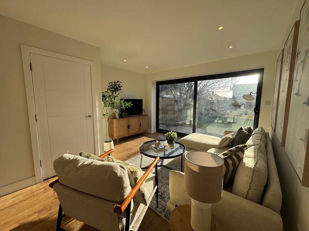 Property photo 3 of 10 Living Room