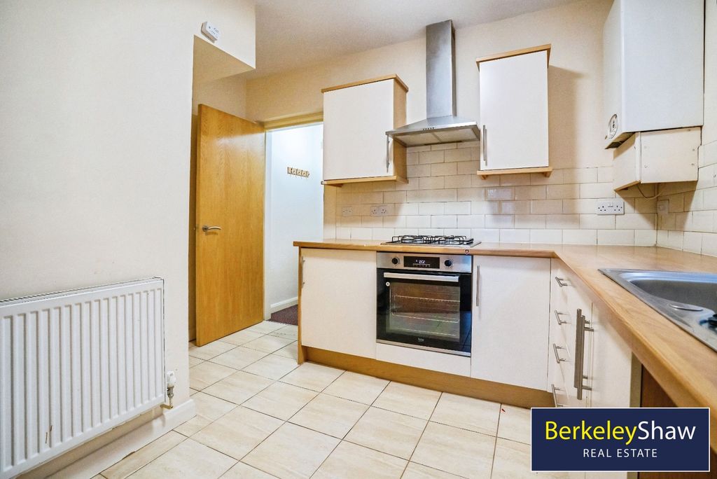 Property photo 3 of 16 Kitchen