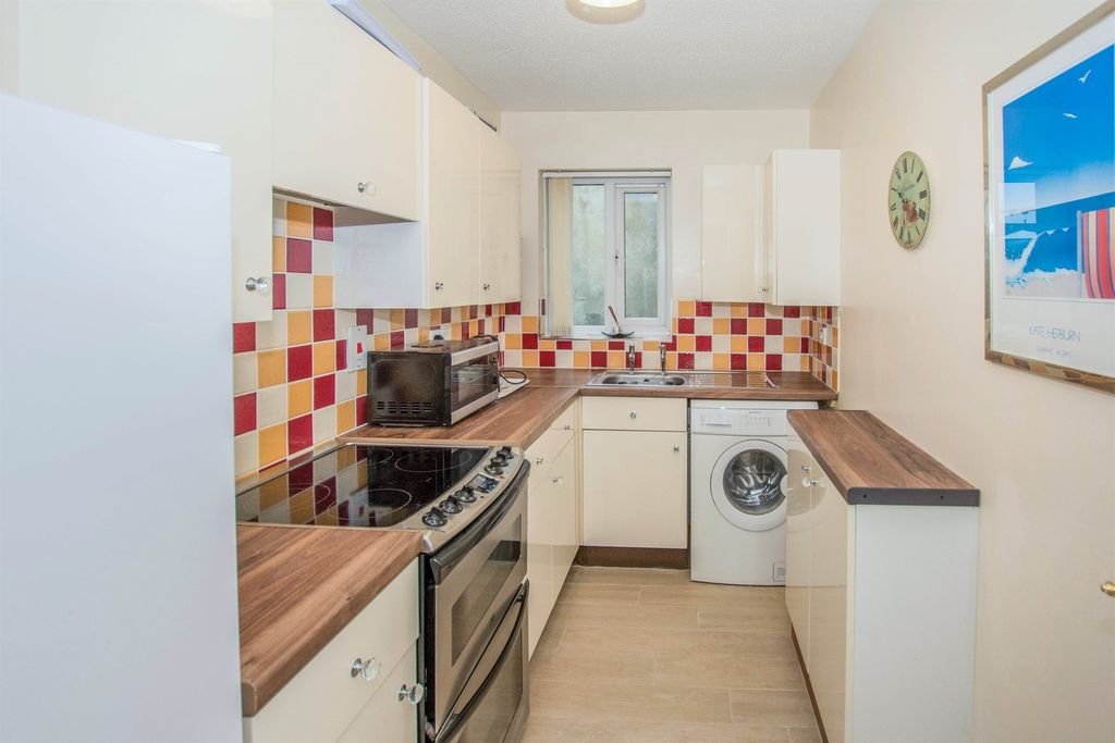 Property photo 2 of 8
